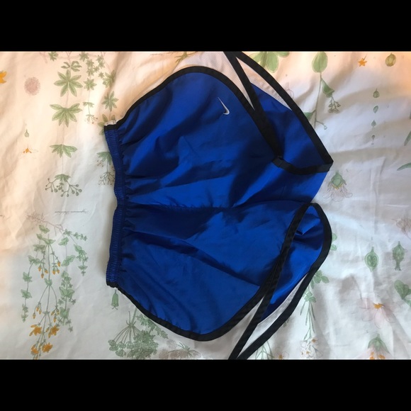 Athletic shorts - Picture 8 of 9